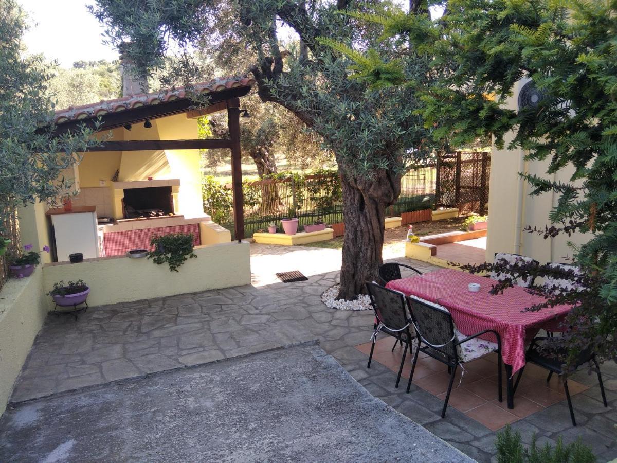 Apostolos Ayios Nikolaos Bagian luar foto