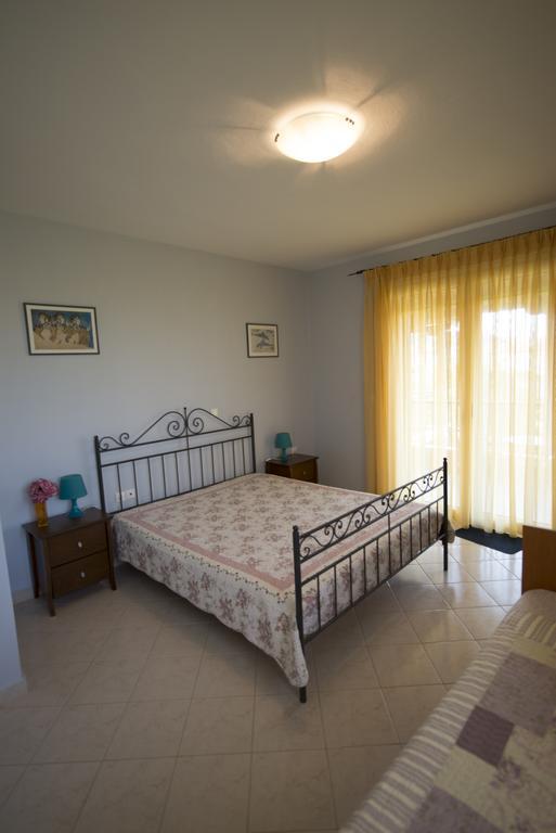 Apostolos Ayios Nikolaos Bagian luar foto